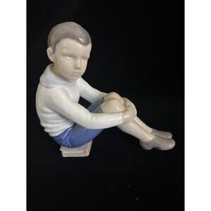 Vintage BING & GRONDAHL 5" Porcelain Figurine Boy Sitting On Books #1742